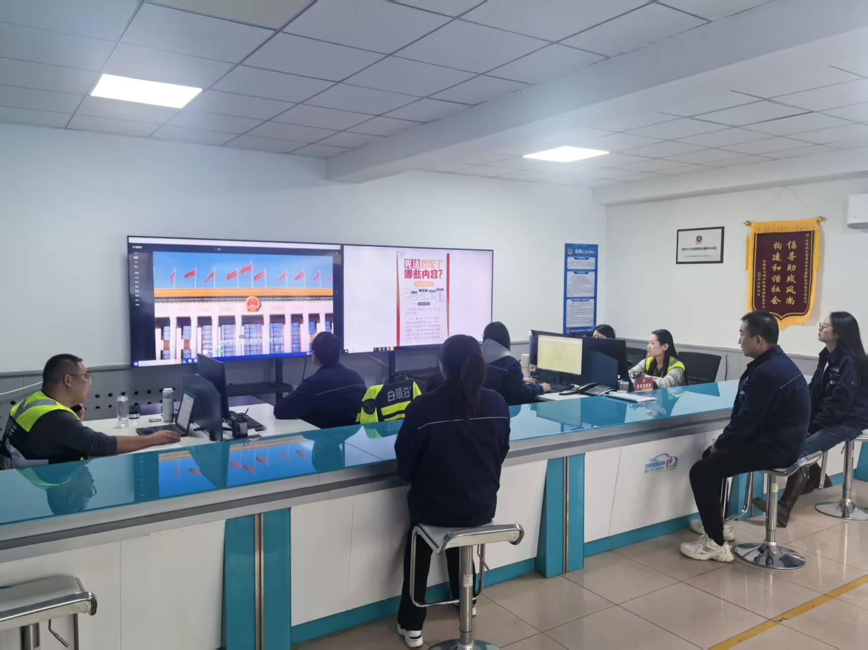 1765156506155374.jpg 智慧泊车.jpg