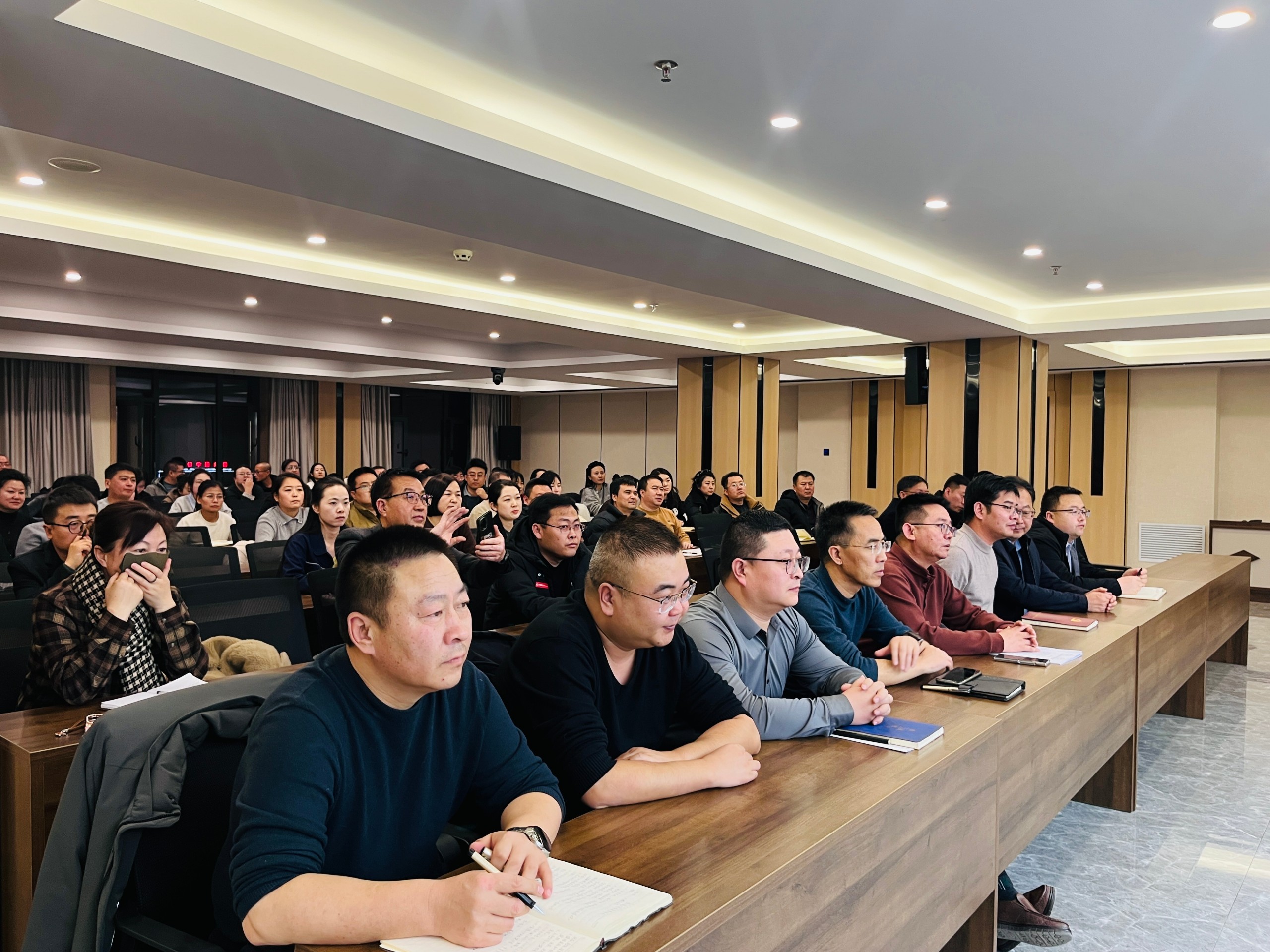 1769042531693136.jpg 看节目.jpg